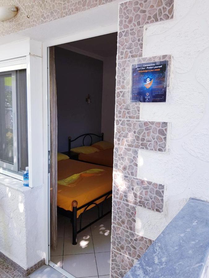 Konstantinos-Elli Rooms Vrasná Dış mekan fotoğraf