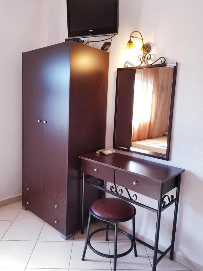 Konstantinos-Elli Rooms Vrasná Dış mekan fotoğraf